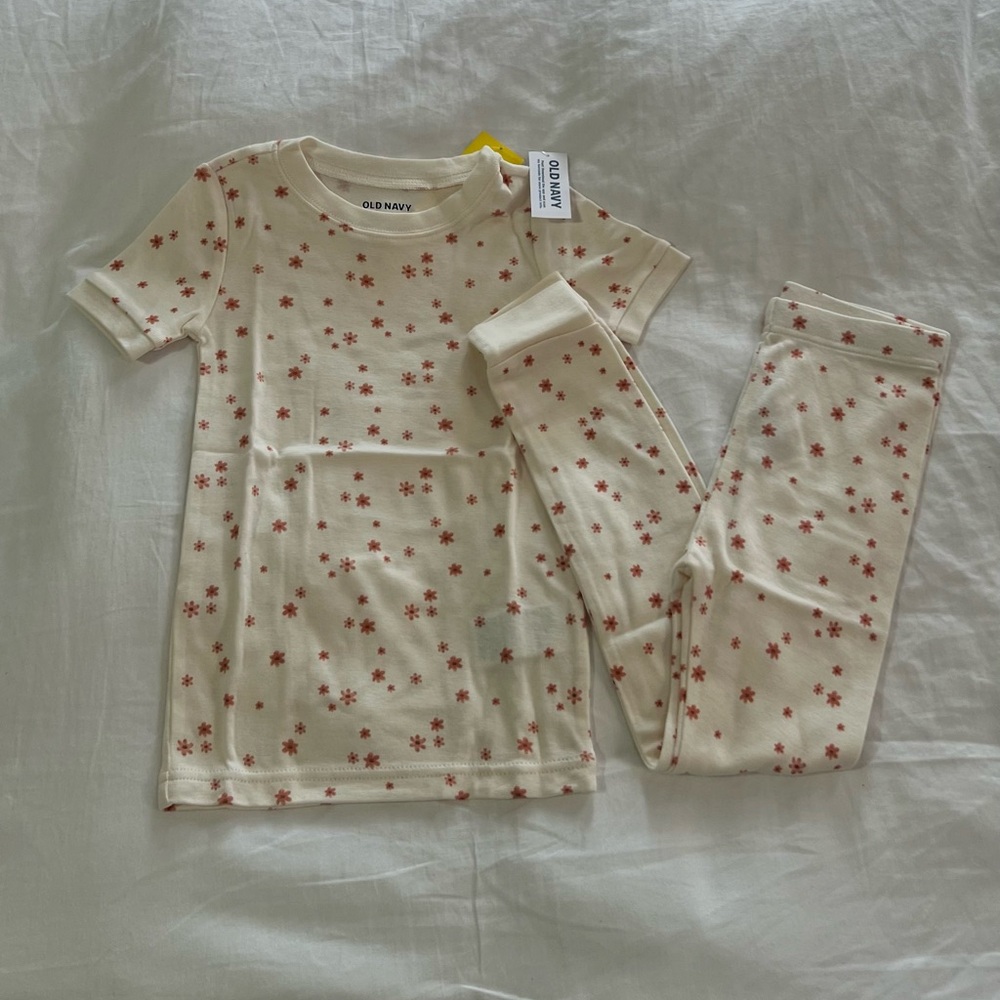 Old Navy Kids Cream Pajama Set with Red Star Pattern (5T)